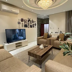 شقة فاخرة غرفة وصالة النرجس ١٦